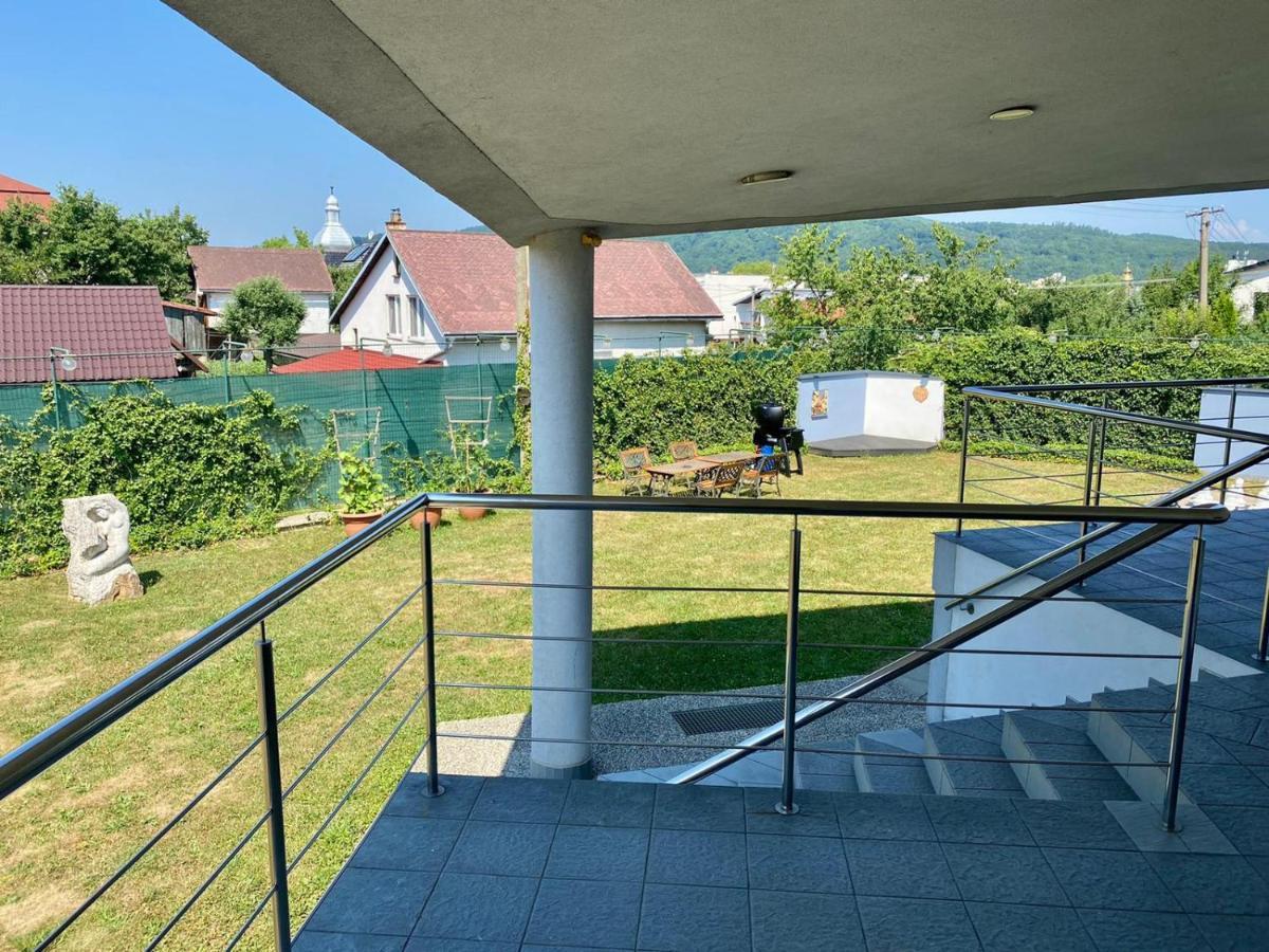 Apartman Triga Snina Dış mekan fotoğraf